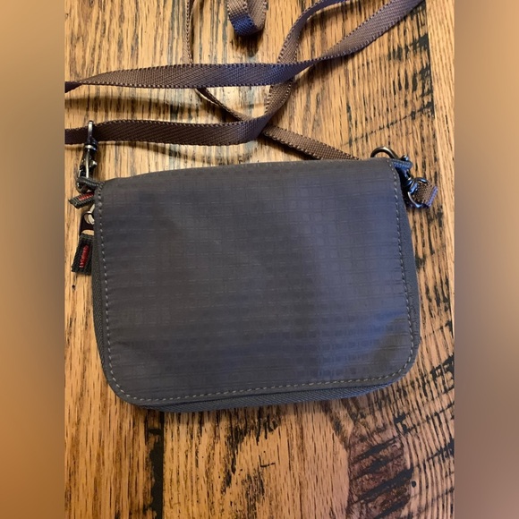 Lily Pond Gray Crossbody Wallet Purse Zipper travel - Picture 4 of 8
